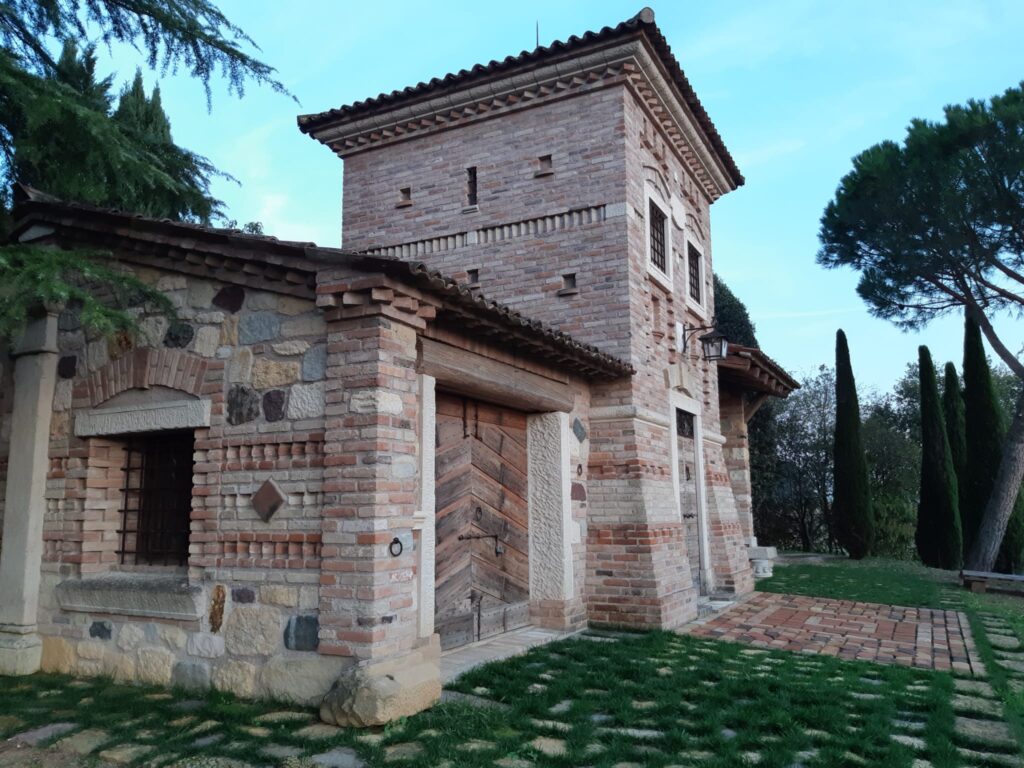 La torre di Parco Paradiso a Orgiano (Vicenza)